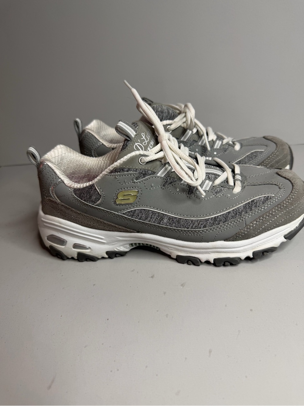 Skechers D’Lites Me Time Sneakers Women Size 9.5 Gray White